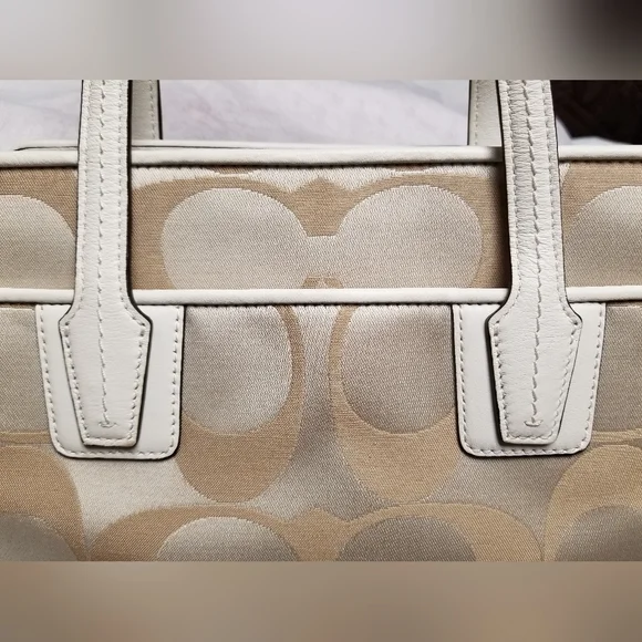 Used Twice - Excellent condition - Coach - Small White / Tan purse - Picture 4 of 7
